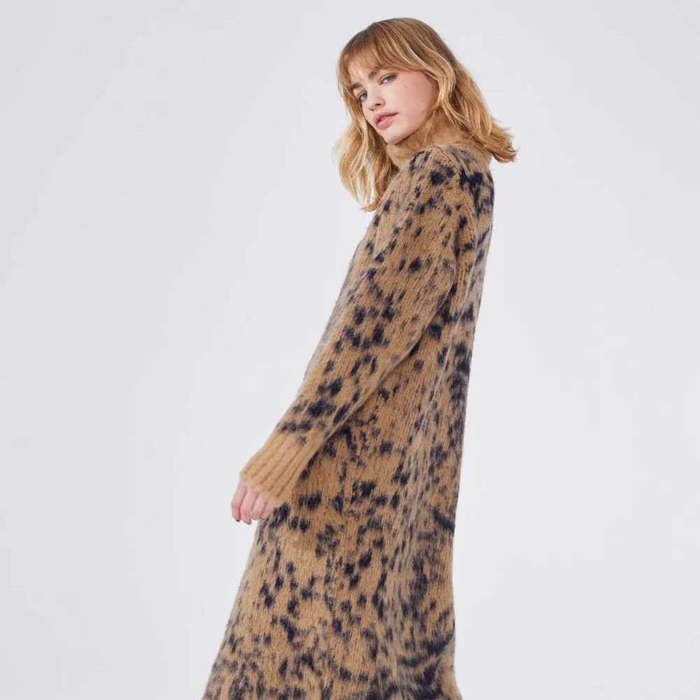 Alpaca Jacquard Long Split Jumper Big Meow Camel & Navy - Image 5